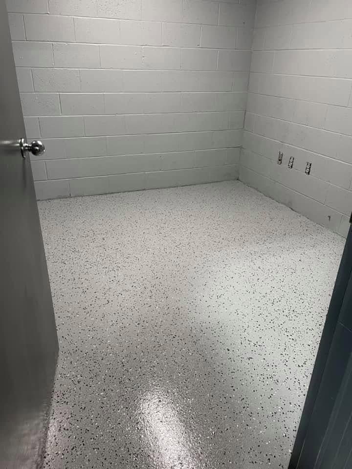 Flake epoxy basement floor